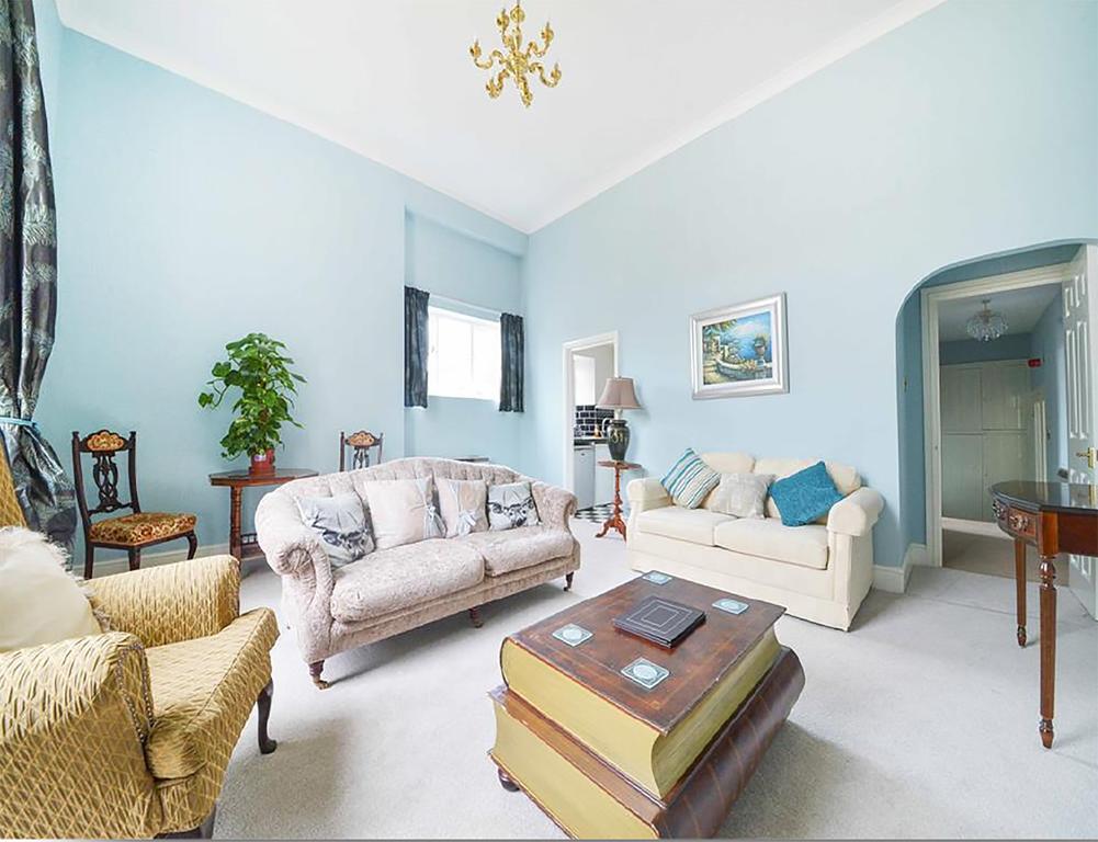 Alexander House Apartment Corsham Room photo